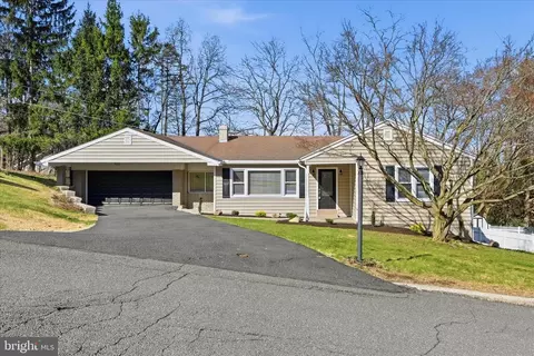 115 Mahantongo Dr, Pottsville, PA 17901