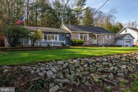 127 Molleystown Rd, Pine Grove, PA 17963