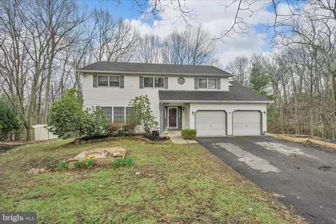 826 Pinewood Dr, Pottsville, PA 17901