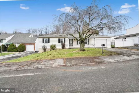 555 S Garfield Ave, Frackville, PA 17931