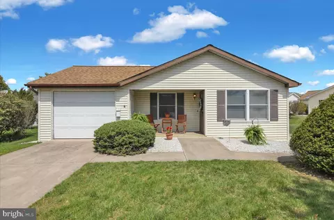 555 Honeysuckle Ct, Pine Grove, PA 17963