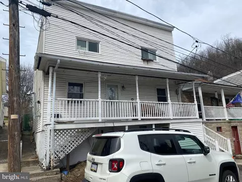 334 Arnot St, Saint Clair, PA 17970