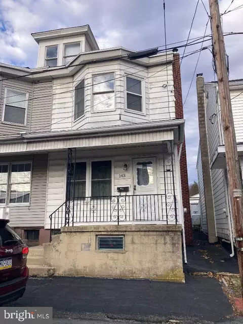 143 N Railroad Ave, Frackville, PA 17931