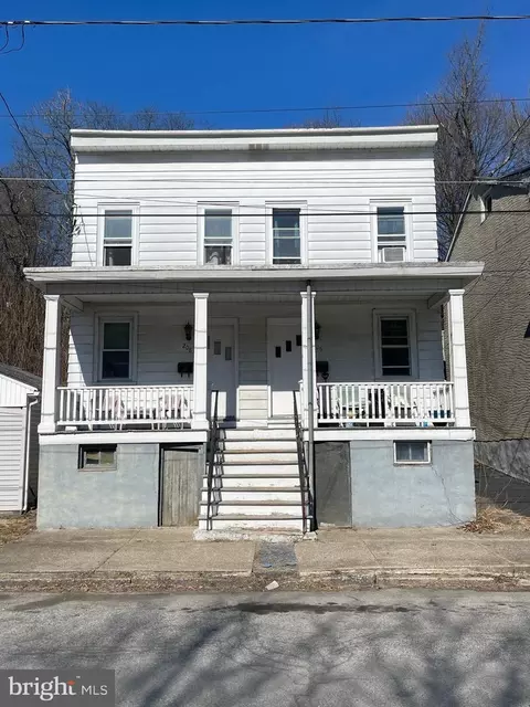 208 W Railroad St, Pottsville, PA 17901