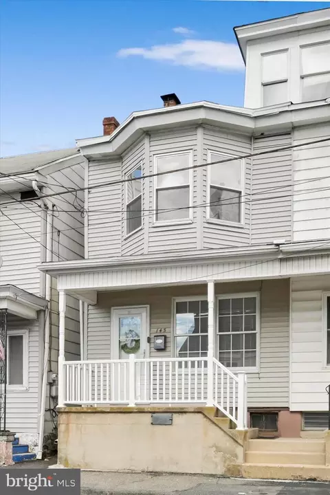 145 N Railroad Ave, Frackville, PA 17931