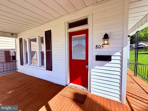 805 E Grand Ave, Tower City, PA 17980