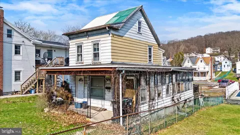 40 Chestnut St, Cressona, PA 17929