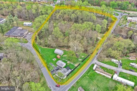 2 Lovers Ln, Pine Grove, PA 17963
