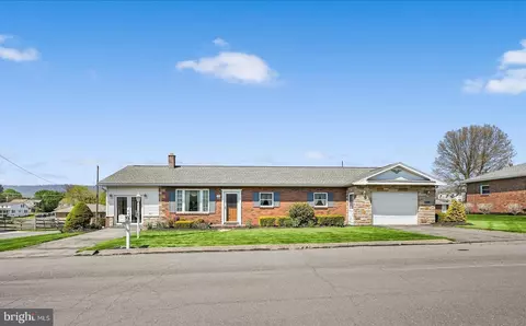 214 W Maple St, Valley View, PA 17983