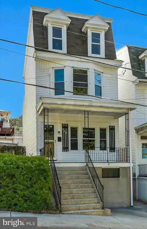 328 S Jackson St, Pottsville, PA 17901