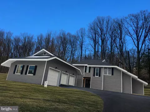 92 S Sweet Arrow Lake Rd, Pine Grove, PA 17963