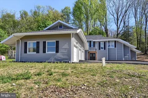 92 S Sweet Arrow Lake Rd, Pine Grove, PA 17963