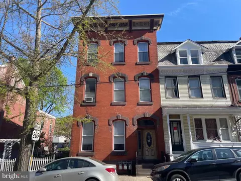719 W Market St, Pottsville, PA 17901