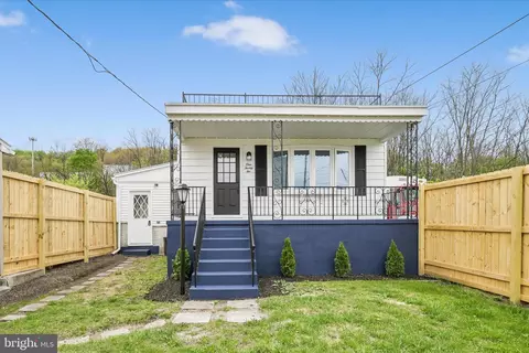122 S 3rd St, Saint Clair, PA 17970