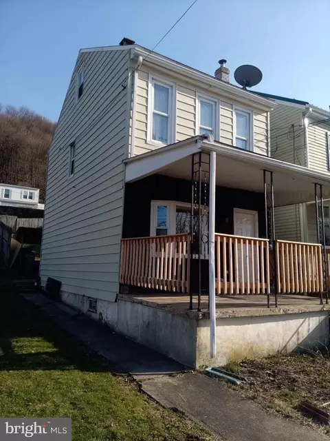 52 W Bacon St, Pottsville, PA 17901