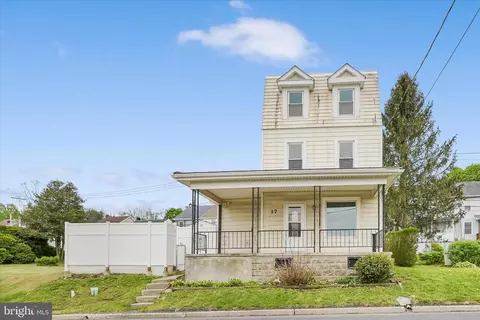 17 S Schuylkill St, Cressona, PA 17929