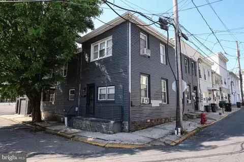 403 W Arch St, Pottsville, PA 17901