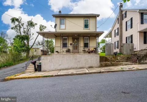 7 Fairview St, Pine Grove, PA 17963