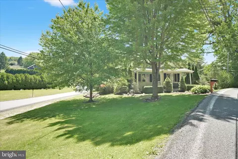 750 Brockton Mountain Dr, Barnesville, PA 18214