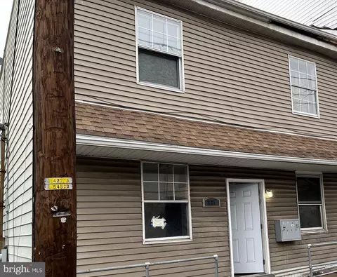 225 W Centre St, Shenandoah, PA 17976