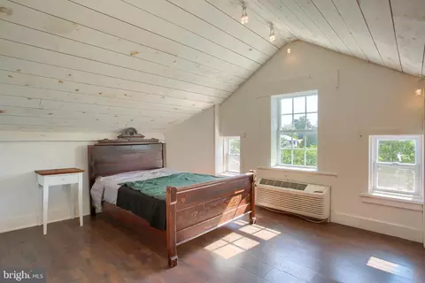 Bedroom - 144 Main Rd, Pitman, PA 17964 photo 7 of 8