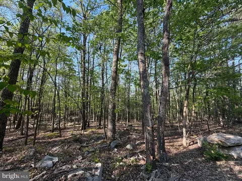136 Spring Mountain Dr, Zion Grove, PA 17985