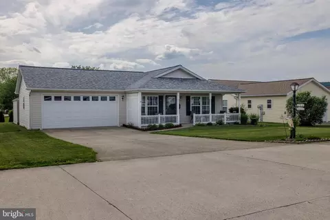 721 Union Ct, Pine Grove, PA 17963