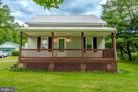 18 Ferndale Hill Dr, Zion Grove, PA 17985