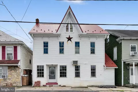 1019 W Main St, Valley View, PA 17983