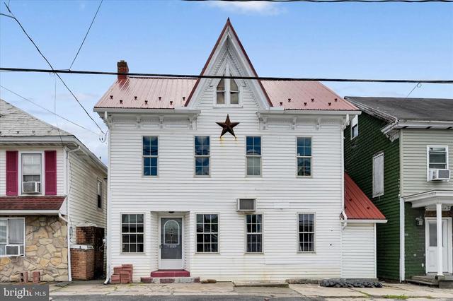 1019 W Main St, Valley View, PA 17983
