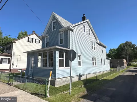 512 E Blaine St, Mcadoo, PA 18237