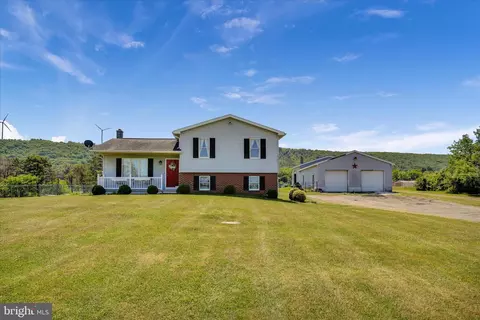 108 Hollow Rd, Ringtown, PA 17967