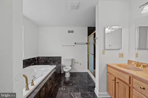Bath - 2 Pinewood Cir, Hazleton, PA 18202 photo 2 of 6