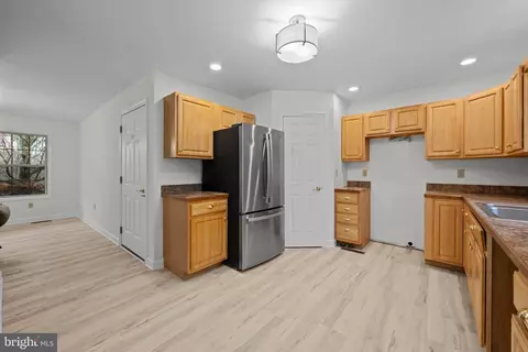 Entry Way - 2 Pinewood Cir, Hazleton, PA 18202 photo 2 of 3