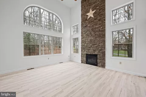 Living - 2 Pinewood Cir, Hazleton, PA 18202 photo 1 of 4