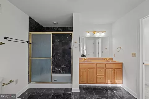 Bath - 2 Pinewood Cir, Hazleton, PA 18202 photo 5 of 6