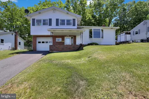 512 W Nicholas St, Frackville, PA 17931