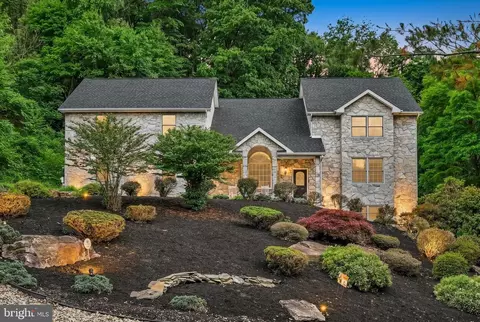 1289 Oak Terrace Ln, Pottsville, PA 17901