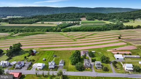 1056 E Main St, Hegins, PA 17938