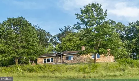 204 Ridge Cup Rd, New Ringgold, PA 17960