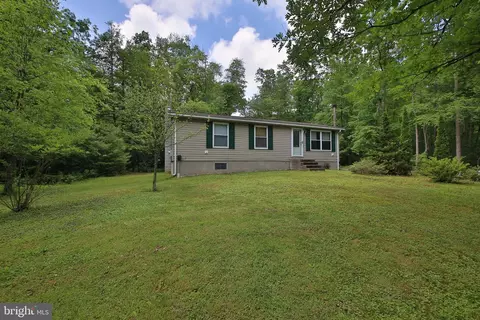 11 Blue Berry Ln, Nesquehoning, PA 18240