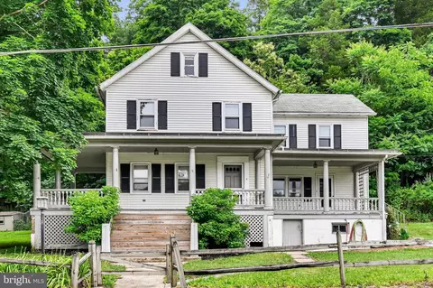 15 Rock Rd, Pine Grove, PA 17963