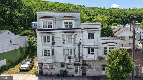 33 W Main St, Girardville, PA 17935