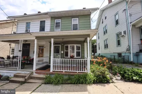 7 Cherry St, Pine Grove, PA 17963