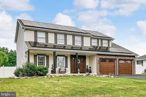803 Pinewood Dr, Pottsville, PA 17901