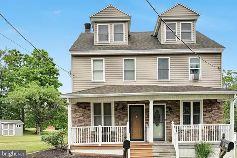 17 SW Lawn Rd, Pottsville, PA 17901