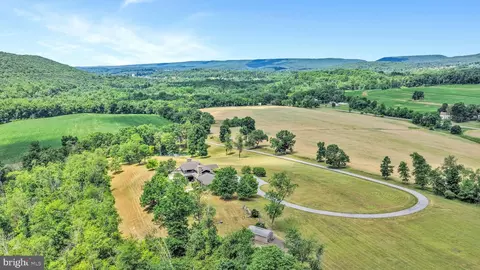76 Zehner Ln, Landingville, PA 17972