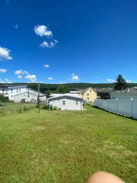 206 W Early Ave, Coaldale, PA 18218