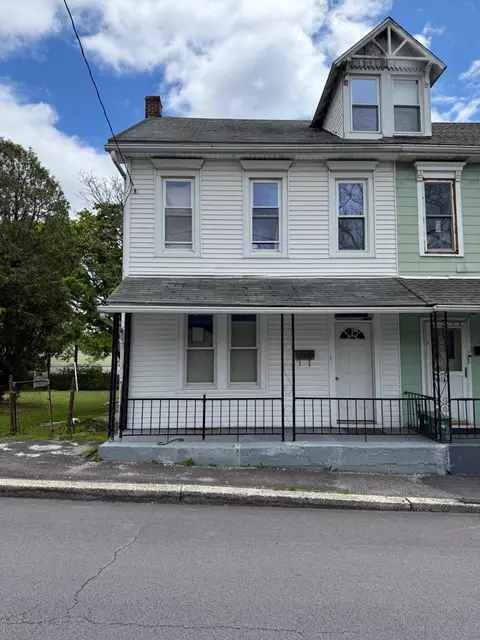 328 E Oak St, Frackville, PA 17931