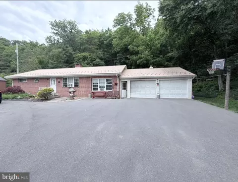 620 S Suedberg Rd, Pine Grove, PA 17963